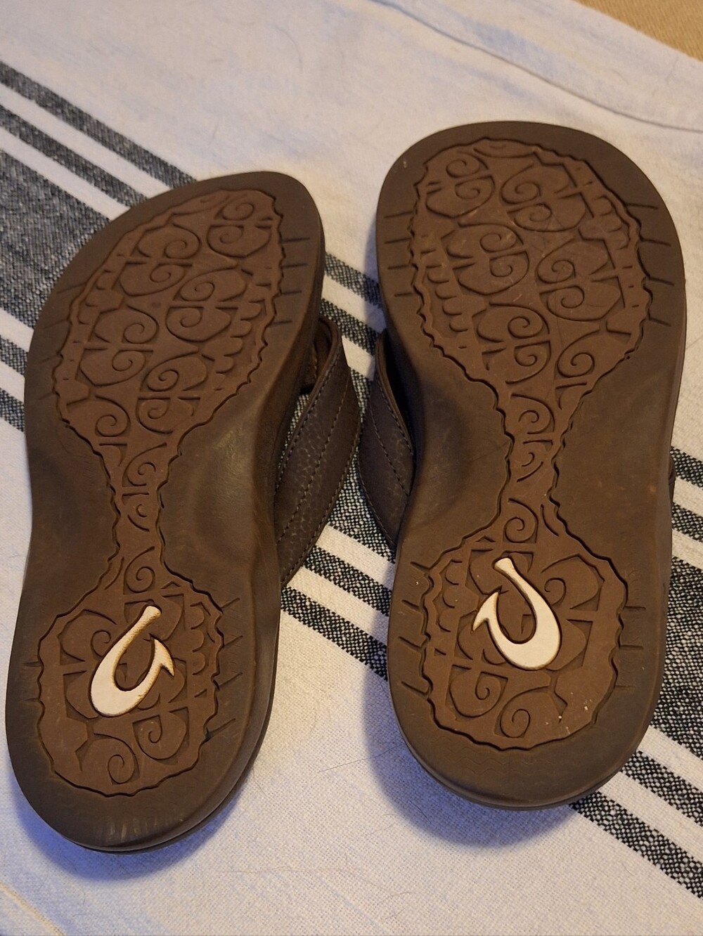 OluKai Ohana Brown Flip Flop Sandals Women's Size 8 - Picture 3 of 4